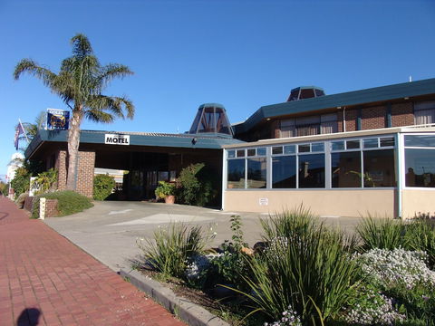 Apollon Motor Inn - Sunshine Coast Guide 0