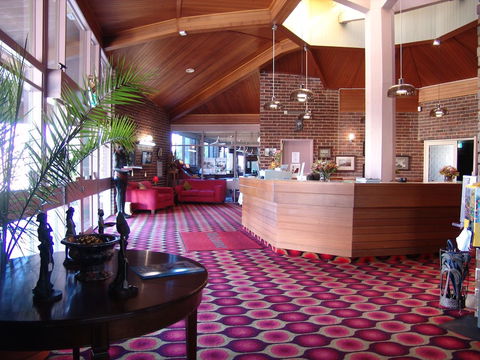 Apollon Motor Inn - Sunshine Coast Guide 1