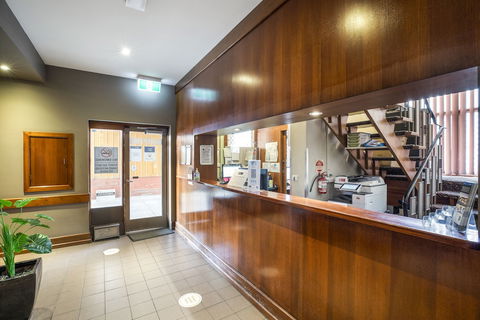 Meadow Inn Hotel-Motel - Sunshine Coast Guide 1