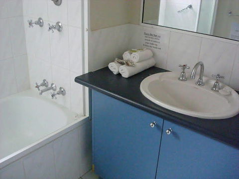 Mainsail Holiday Apartments - Sunshine Coast Guide 0