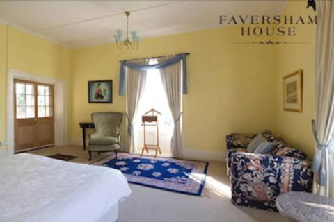 Faversham House - Sunshine Coast Guide 3