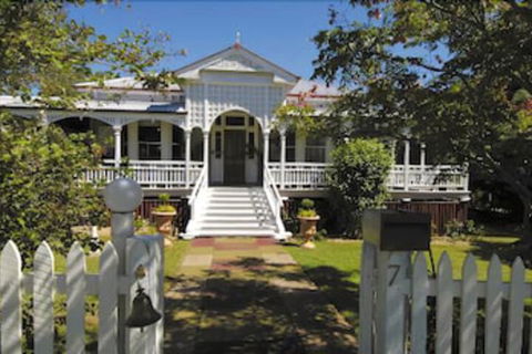 Wiss House Bed And Breakfast - Sunshine Coast Guide 2