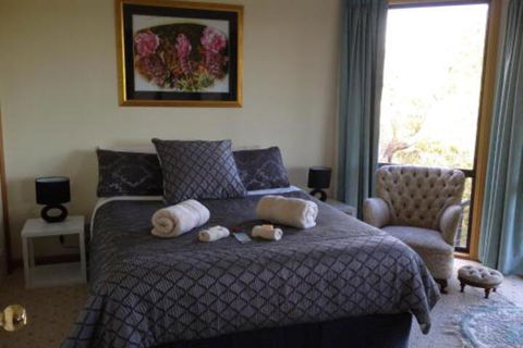Launceston Bed & Breakfast Retreat - Sunshine Coast Guide 3