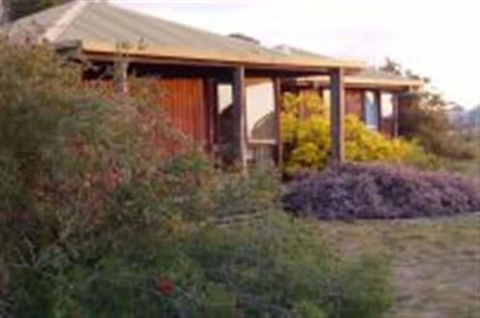 Asses Ears Wilderness Lodge - Sunshine Coast Guide 0