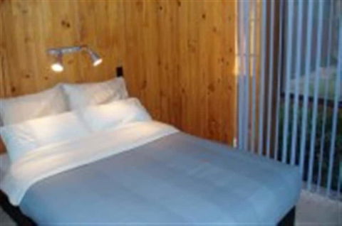 Asses Ears Wilderness Lodge - Sunshine Coast Guide 1