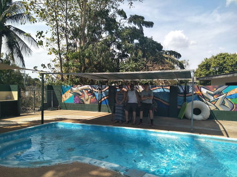 Palm Court Budget Motel Hostel/Backpackers - Sunshine Coast Guide 1