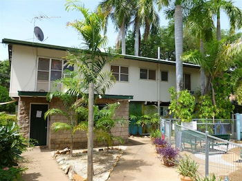 Palm Court Budget Motel Hostel/Backpackers - Sunshine Coast Guide 6