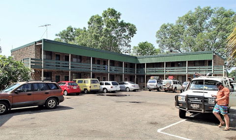 Palm Court Budget Motel Hostel/Backpackers - Sunshine Coast Guide 5