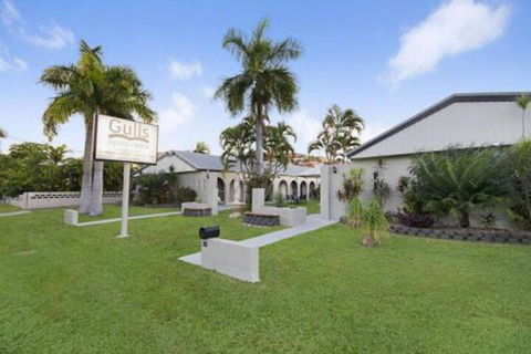 The Gulls Apartments - Sunshine Coast Guide 0
