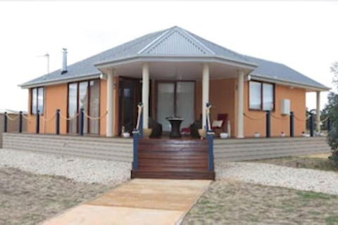 Aurora Cottages - Sunshine Coast Guide 0