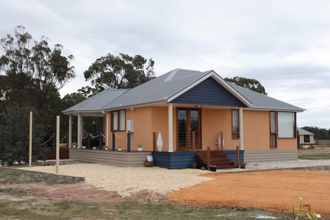 Aurora Cottages - Sunshine Coast Guide 1