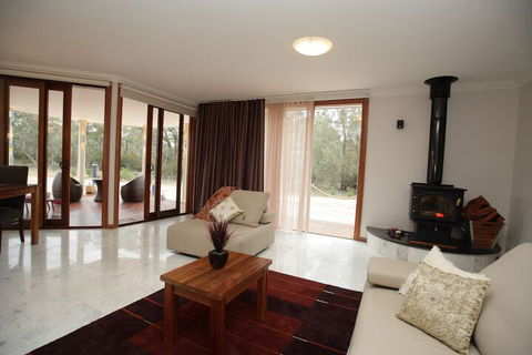 Aurora Cottages - Sunshine Coast Guide 4