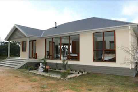 Aurora Cottages - Sunshine Coast Guide 2