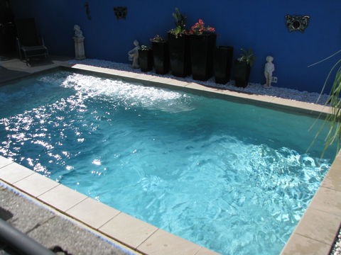 Charm City Motel - Sunshine Coast Guide 5