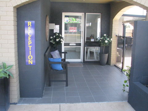 Charm City Motel - Sunshine Coast Guide 2