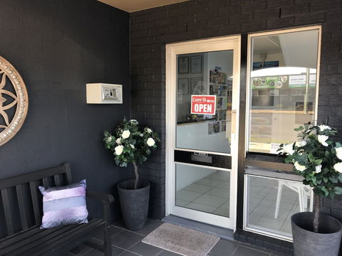 Charm City Motel - Sunshine Coast Guide 1