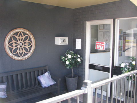 Charm City Motel - Sunshine Coast Guide 6