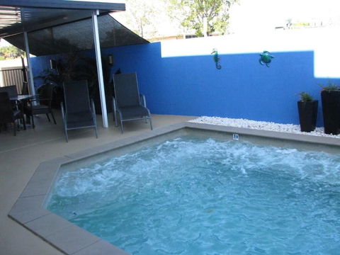 Charm City Motel - Sunshine Coast Guide 3