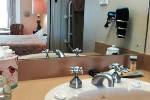 The Lodge Country House - Sunshine Coast Guide 4