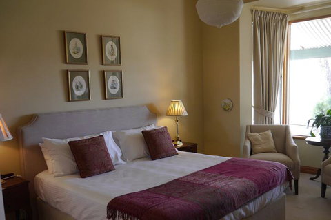 The Lodge Country House - Sunshine Coast Guide 5