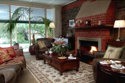 The Lodge Country House - Sunshine Coast Guide 3