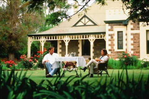 The Lodge Country House - Sunshine Coast Guide 0
