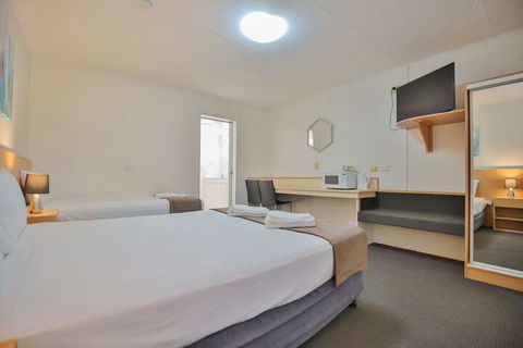 Oscar Motel - Sunshine Coast Guide 3