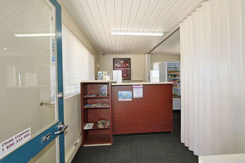 Oscar Motel - Sunshine Coast Guide 1