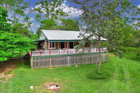 Avalon Noosa Farm Cottages - Sunshine Coast Guide 1