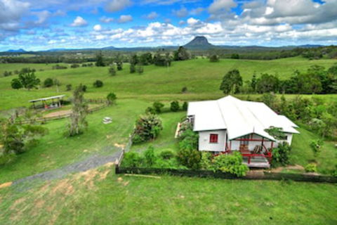 Avalon Noosa Farm Cottages - Sunshine Coast Guide 0