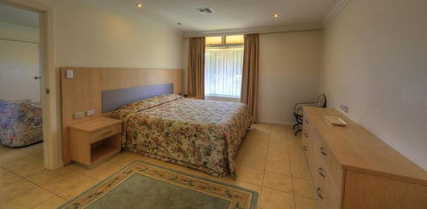 Cooma Motor Lodge Motel - Sunshine Coast Guide 0