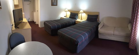 Cooma Motor Lodge Motel - Sunshine Coast Guide 4