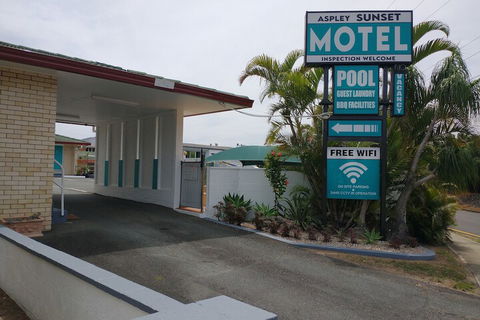 Aspley Sunset Motel - Sunshine Coast Guide 3