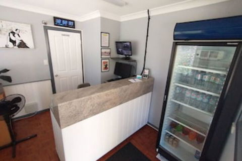 Aspley Sunset Motel - Sunshine Coast Guide 0