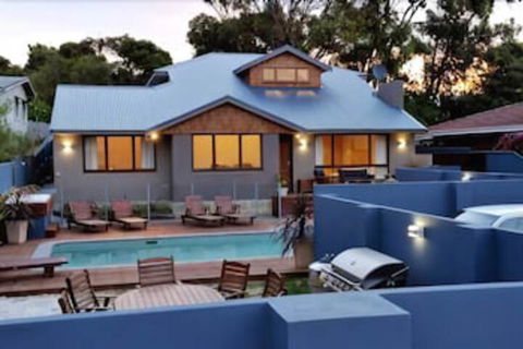 Waikiki Beach Bed & Breakfast - Sunshine Coast Guide 0