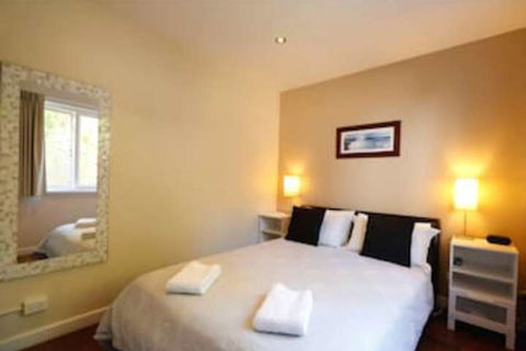 Waikiki Beach Bed & Breakfast - Sunshine Coast Guide 7