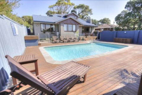 Waikiki Beach Bed & Breakfast - Sunshine Coast Guide 3