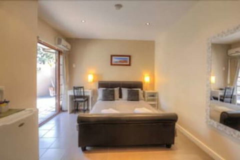 Waikiki Beach Bed & Breakfast - Sunshine Coast Guide 5