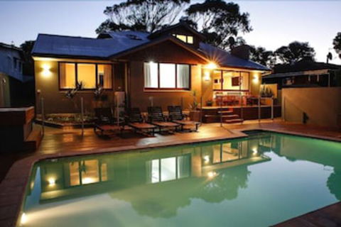 Waikiki Beach Bed & Breakfast - Sunshine Coast Guide 2