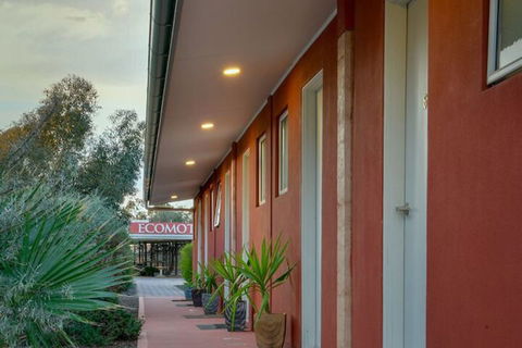Crossroads Ecomotel - Sunshine Coast Guide 3