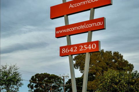 Crossroads Ecomotel - Sunshine Coast Guide 1