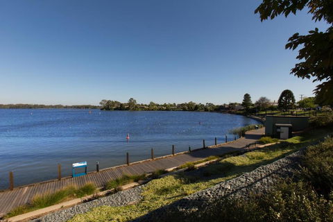 Nagambie Waterfront Motel - Sunshine Coast Guide 4