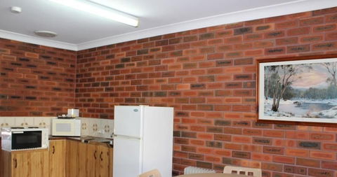 Tabourie Lake Motel - Sunshine Coast Guide 6