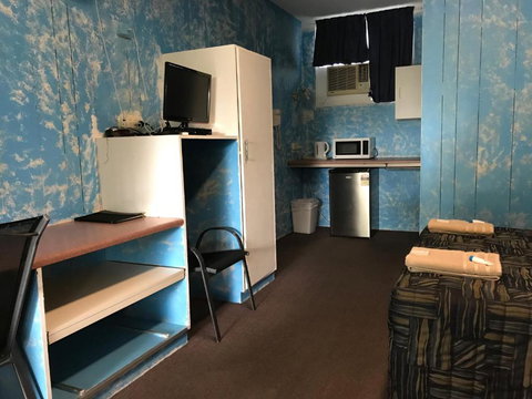 Tropical City Motor Inn - Sunshine Coast Guide 3