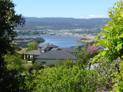 Protea Hill - Sunshine Coast Guide 2