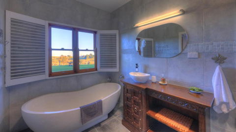 Bridle Guesthouse - Sunshine Coast Guide 2
