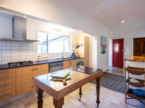 Bridle Guesthouse - Sunshine Coast Guide 4