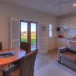 Bridle Guesthouse - Sunshine Coast Guide 0