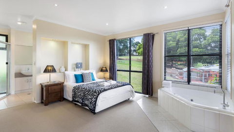Ravensbourne Escape Stella Luna - Sunshine Coast Guide 3