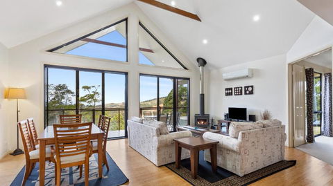 Ravensbourne Escape Stella Luna - Sunshine Coast Guide 1